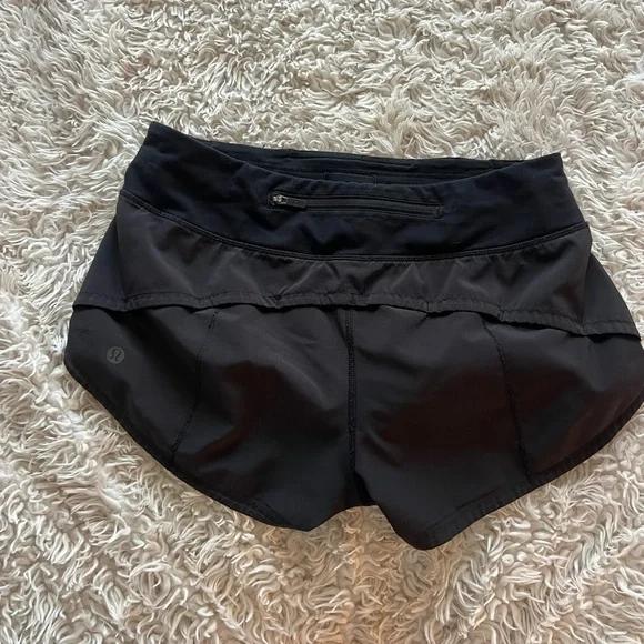 Black Lululemon 2.5” Speed Up Short - Picture 2 of 5